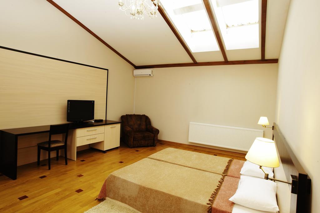 Mini-Hotel Under The Roof Liov Exterior foto