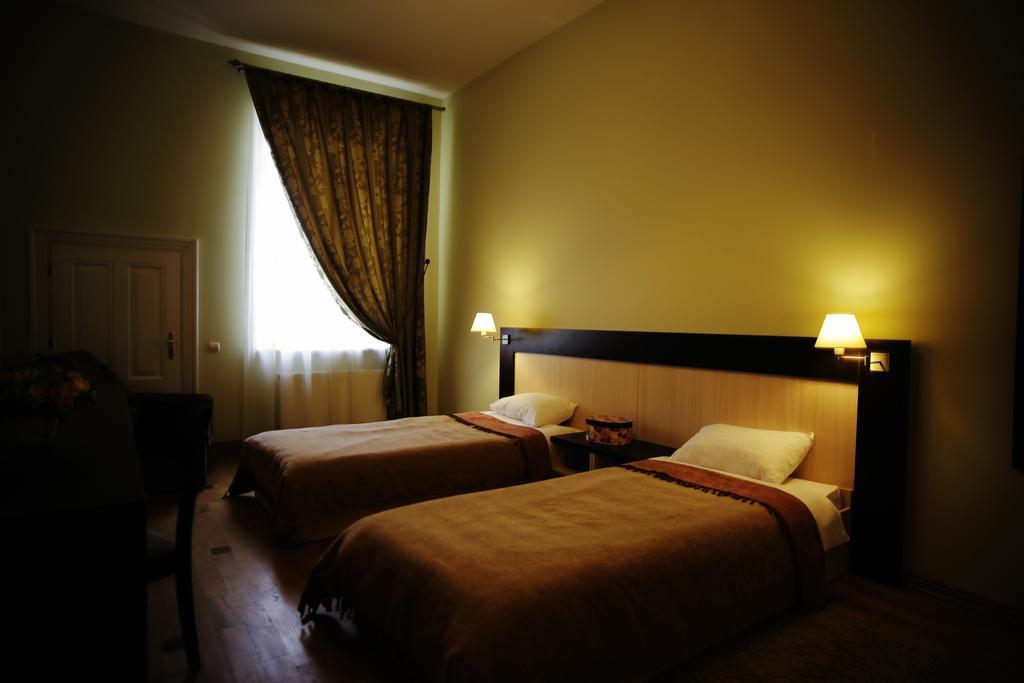 Mini-Hotel Under The Roof Liov Exterior foto