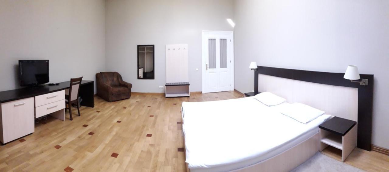 Mini-Hotel Under The Roof Liov Exterior foto