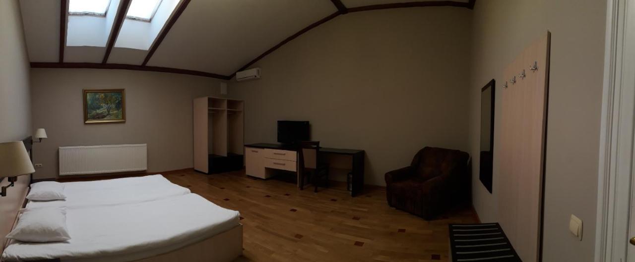 Mini-Hotel Under The Roof Liov Exterior foto